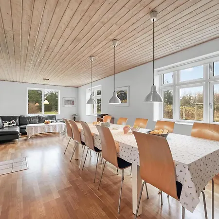 Large Pool House With Activity Located In Peaceful Surroundings בית נופש *