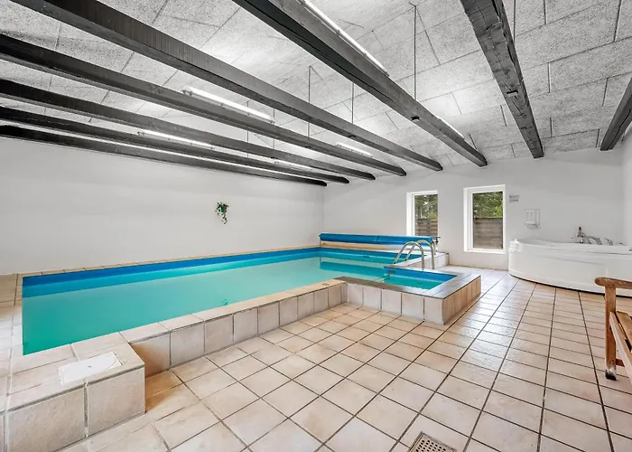 בית נופש Large Pool House With Activity Located In Peaceful Surroundings Frostrup