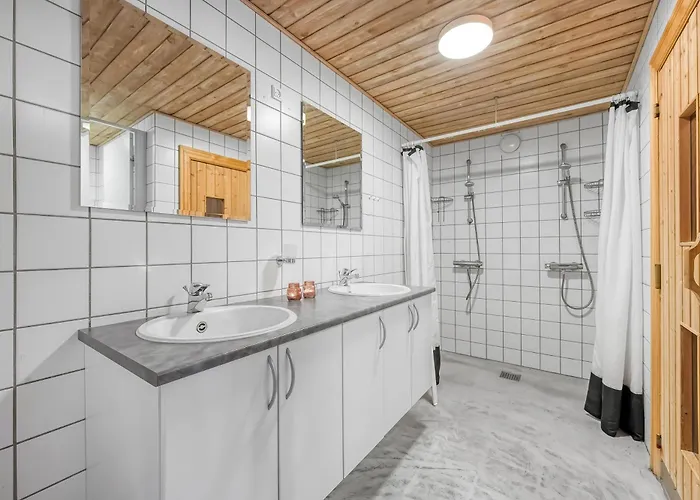 Large Pool House With Activity Located In Peaceful Surroundings בית נופש