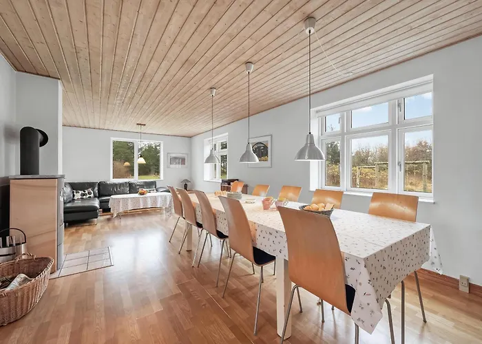 Large Pool House With Activity Located In Peaceful Surroundings בית נופש *